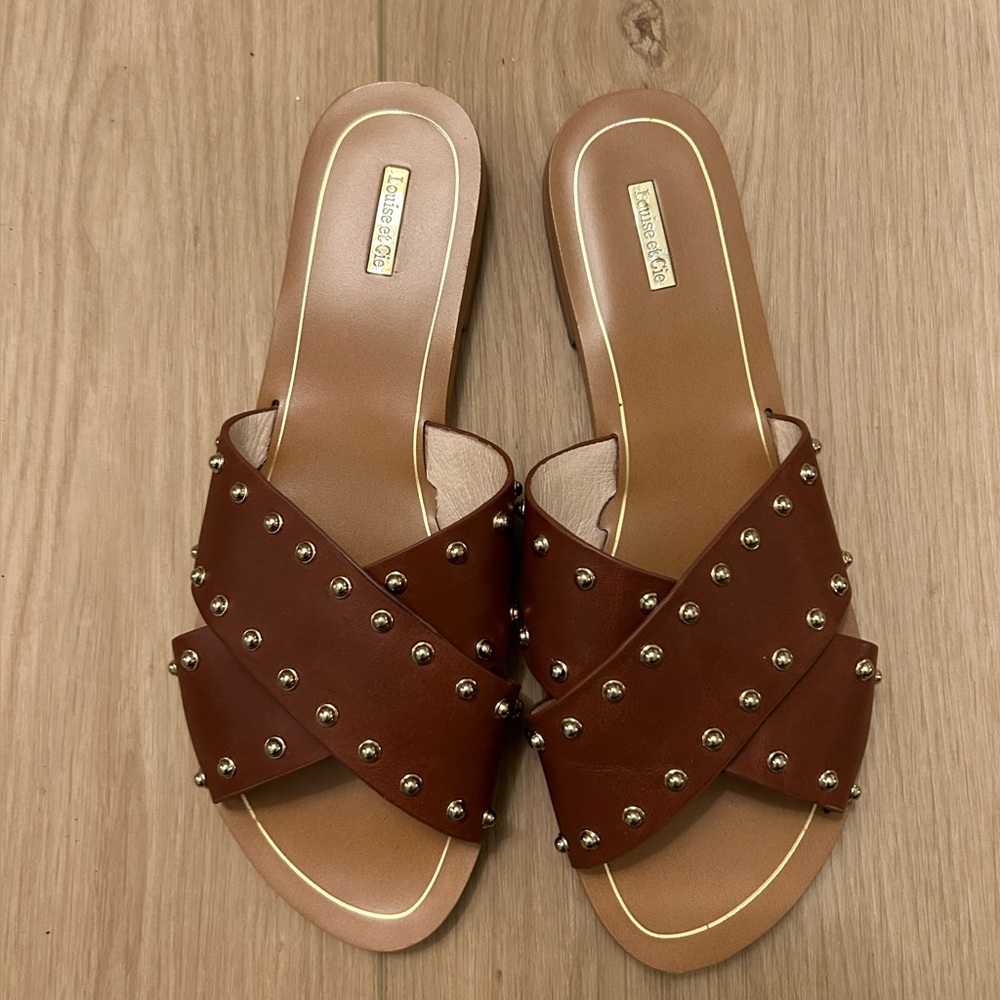 Louise et Cie leather slides with gold accents. Like new!
